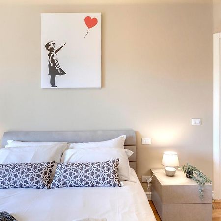 Khione Apartment By Mamo Firenze Bagian luar foto