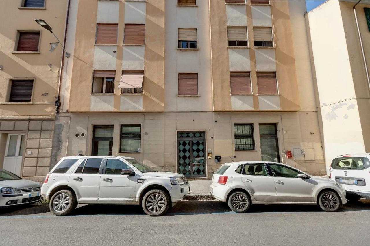 Khione Apartment By Mamo Firenze Bagian luar foto
