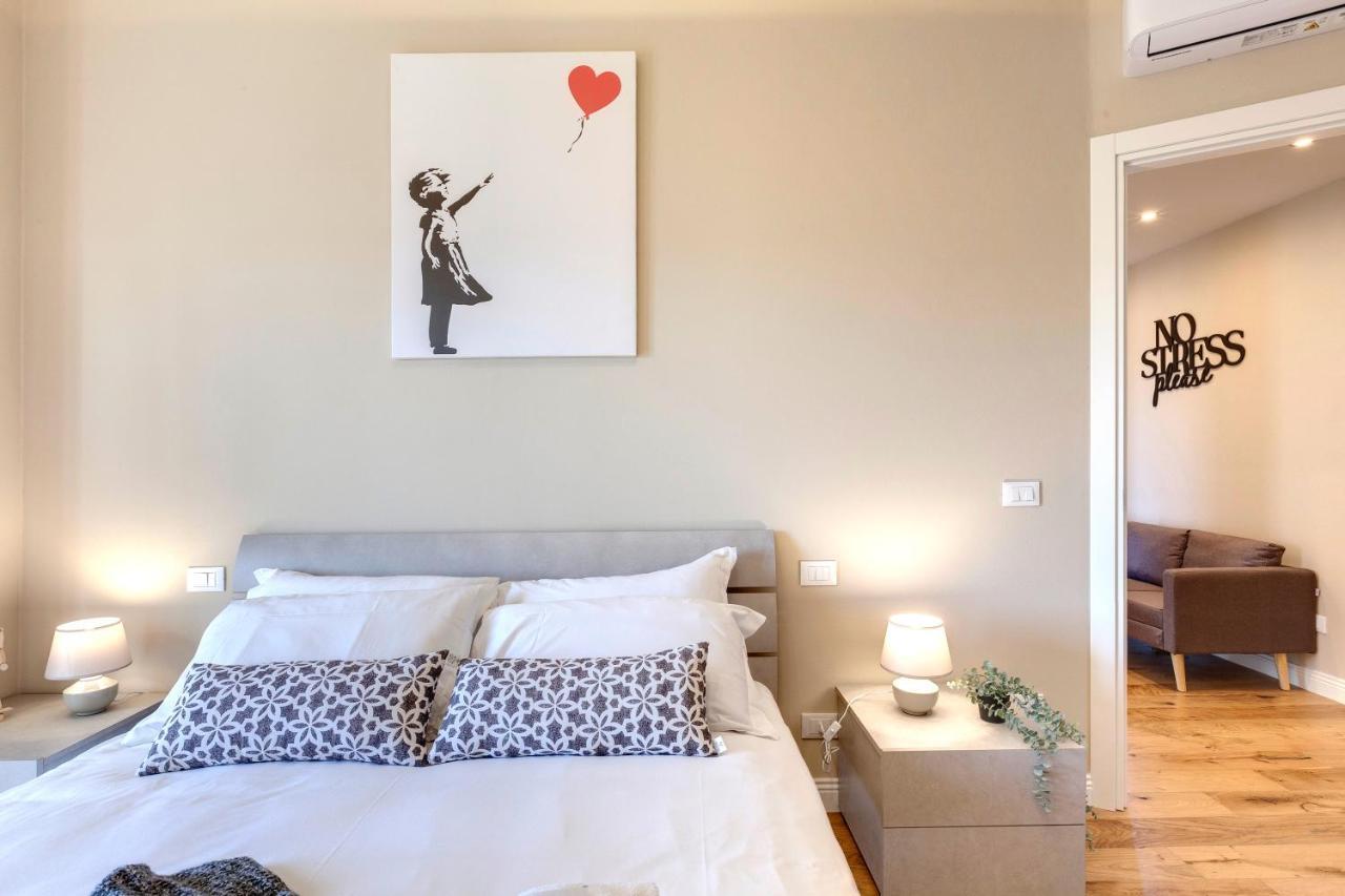 Khione Apartment By Mamo Firenze Bagian luar foto